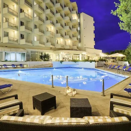 Otel Ace & Swim Club Athens Glyfáda
